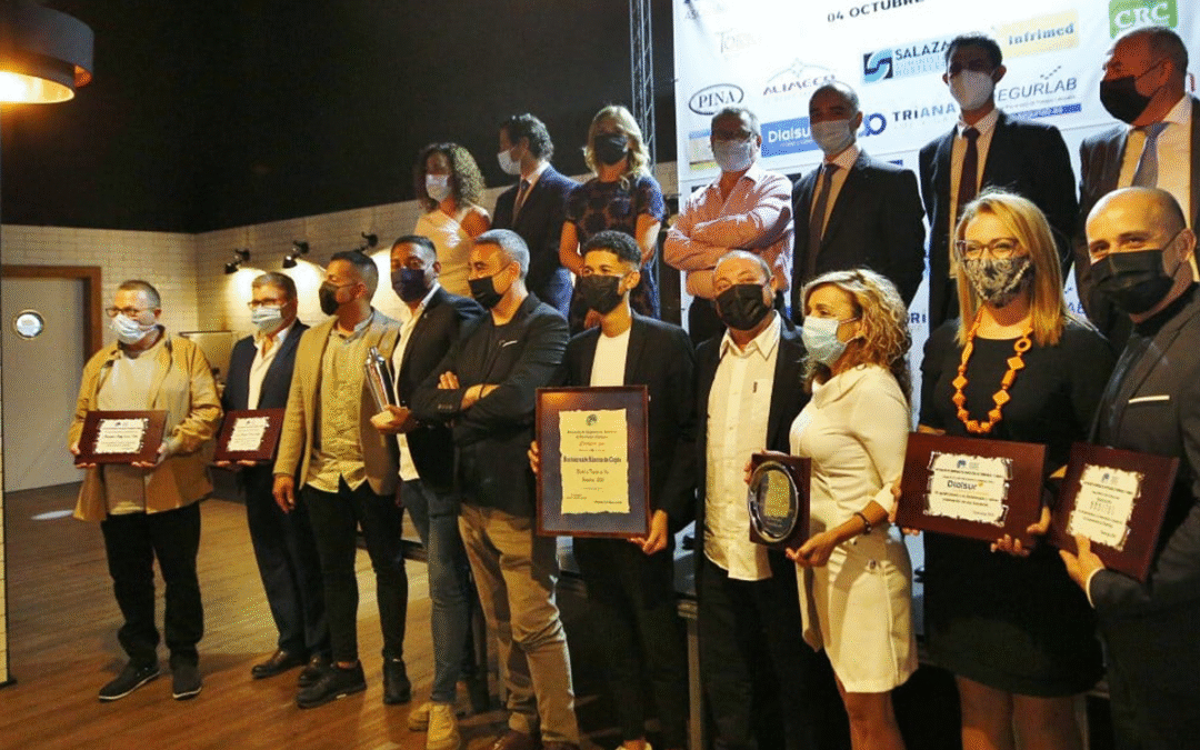 Cash & Carry Dialsur Torrevieja recibe la “Placa Reconocimiento Empresa 2020” otorgada por la Asociación de Empresas de Hostelería de Torrevieja y Comarca.