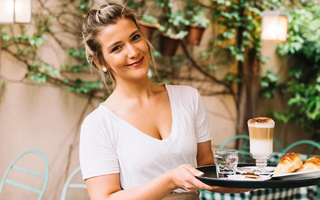 El turismo y la hostelería durante el verano, corazón de la economía levantina